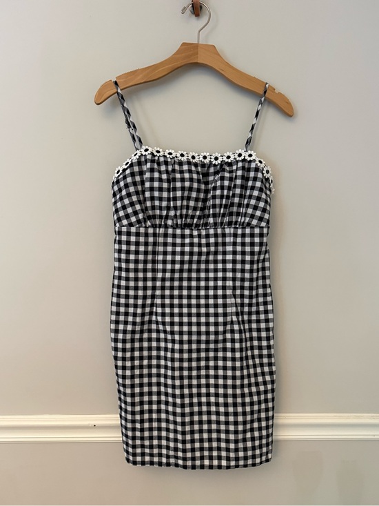 Forever 21 Dresses & Skirts - Forever 21 black & white gingham floral detail at chest summer short dress. L
